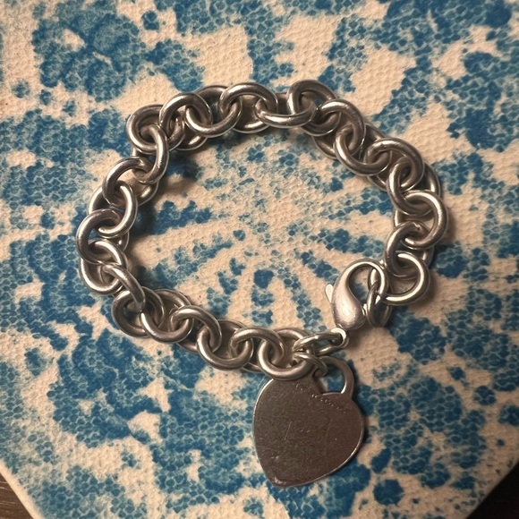 Tiffany and Co. 8” Sterling Silver Bracelet with a 1” Charm. - Picture 7 of 11